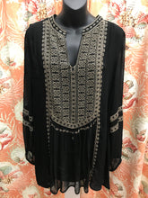 Load image into Gallery viewer, Tolani tunic medium
