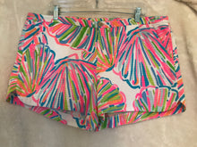 Load image into Gallery viewer, Lilly Pulitzer 16
